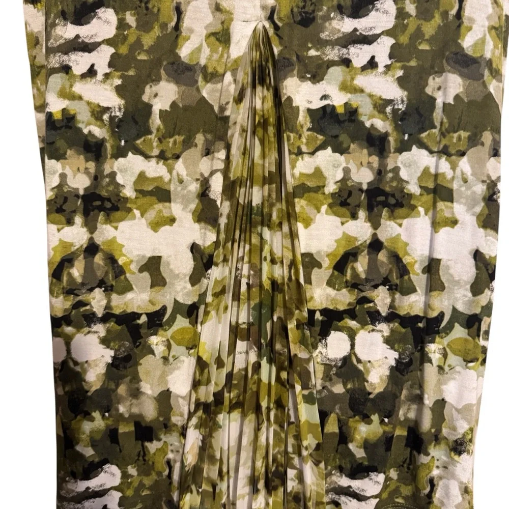 LOGO UNIQUE Camouflage Print Short Sleeve Top w/BACK PLEAT DETAIL  LARGE #G - Picture 6 of 9
